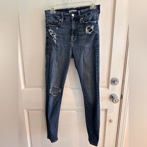 Good American medium wash skinny jean